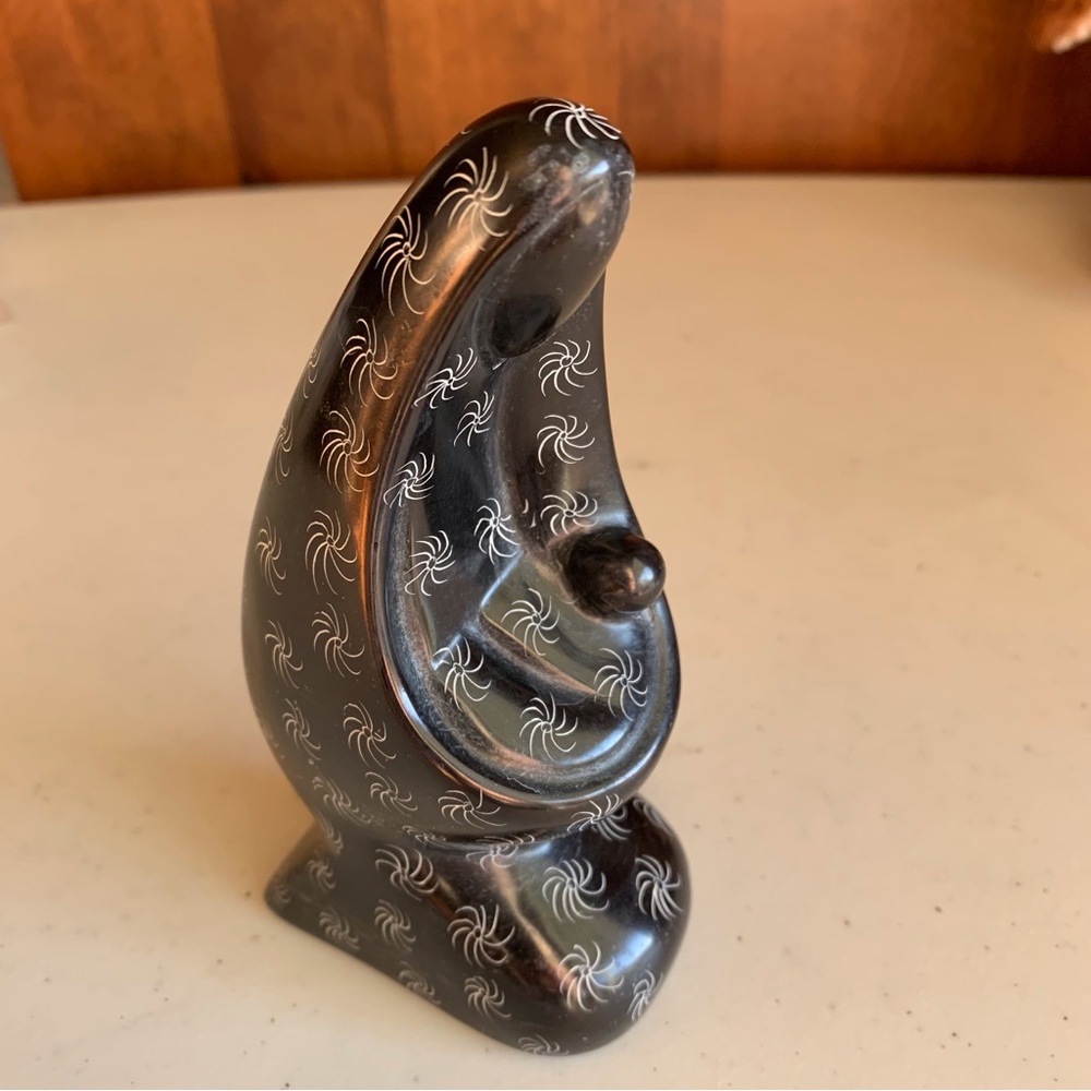 Carved Black Soapstone Mother and Child Figurine “Clocked in Stars” Kenya - Picture 3 of 9